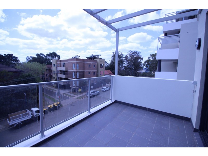 18/2-4 Amos St, Westmead NSW 2145