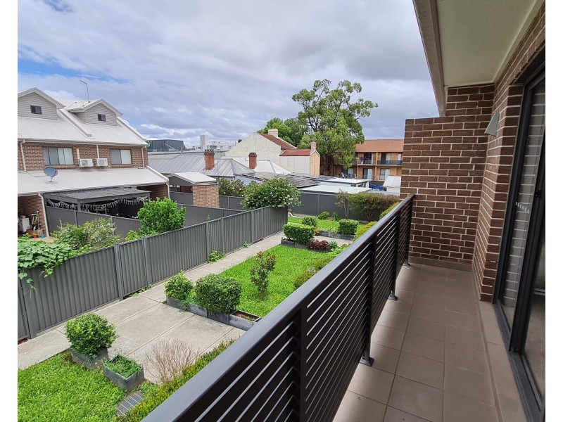8/1-3 Louis Street, Granville NSW 2142