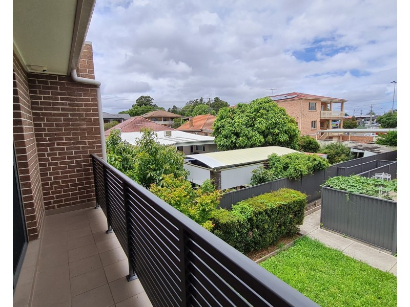 8/1-3 Louis Street, Granville NSW 2142