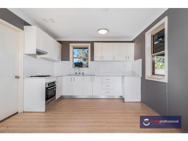 72 Marquesa Cr, Lethbridge Park NSW 2770