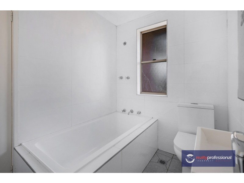 72 Marquesa Cr, Lethbridge Park NSW 2770