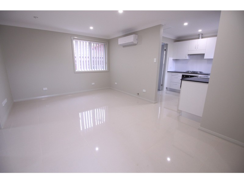 1/47 Tuncurry St, Bossley Park NSW 2176