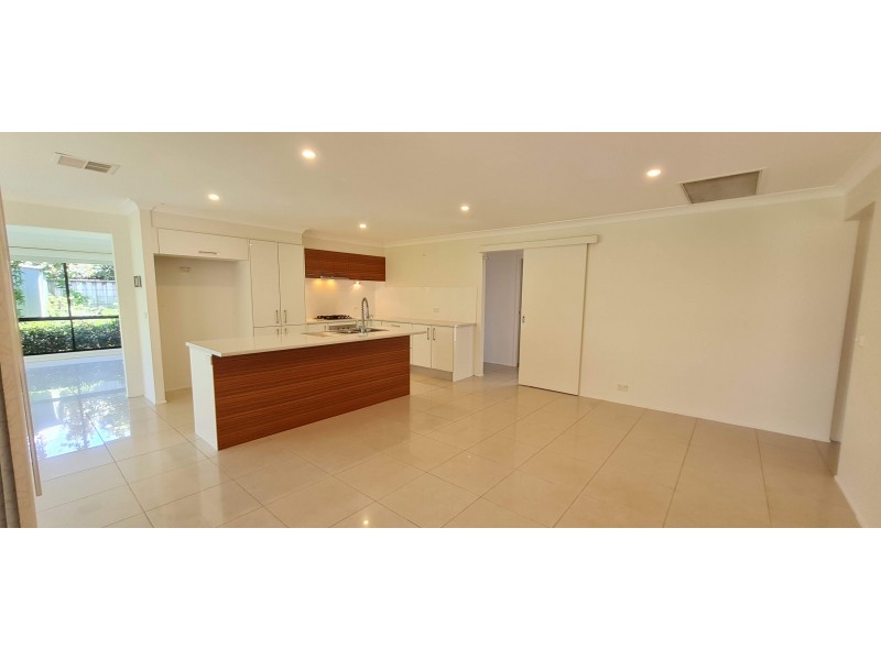 14 Brampton Dr, Beaumont Hills NSW 2155