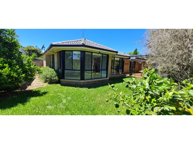 14 Brampton Dr, Beaumont Hills NSW 2155