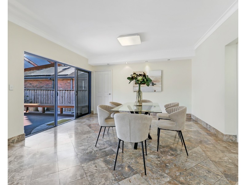 33 Strathalbyn Drive, Oatlands NSW 2117