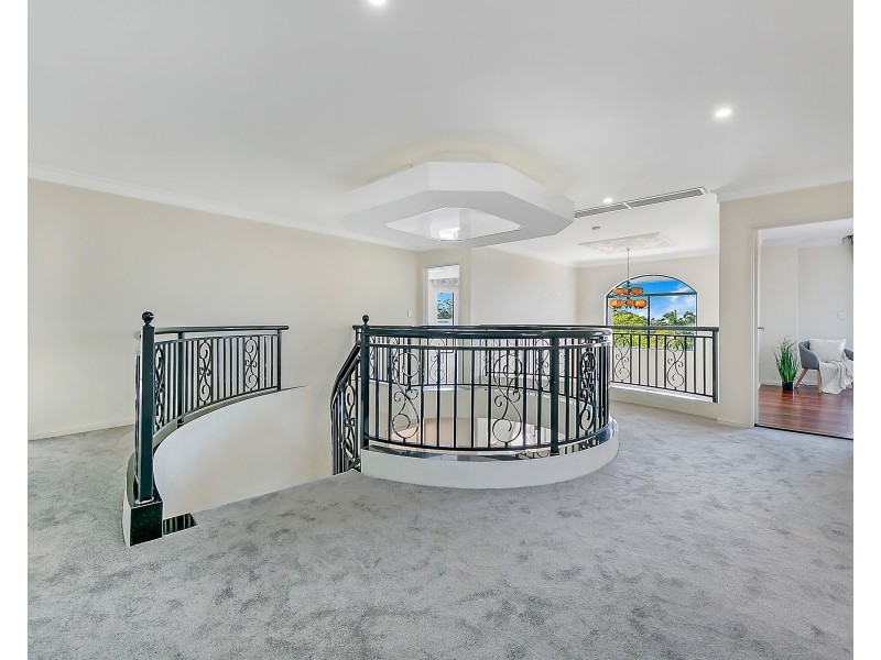 33 Strathalbyn Drive, Oatlands NSW 2117