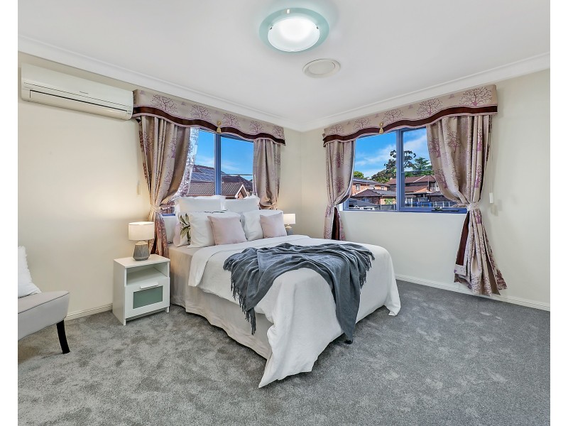 33 Strathalbyn Drive, Oatlands NSW 2117