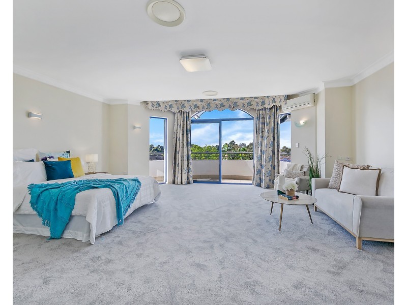 33 Strathalbyn Drive, Oatlands NSW 2117