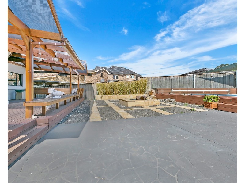 33 Strathalbyn Drive, Oatlands NSW 2117