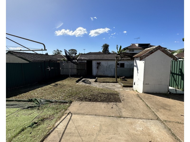 25 Defoe St, Wiley Park NSW 2195