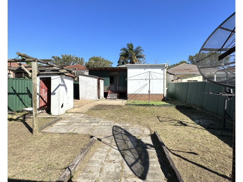 25 Defoe St, Wiley Park NSW 2195