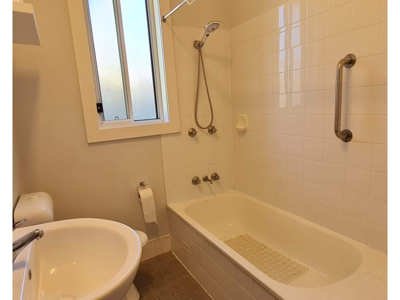 10 ENNIS PLACE, Lalor Park NSW 2147