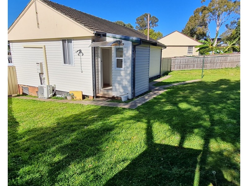 10 ENNIS PLACE, Lalor Park NSW 2147