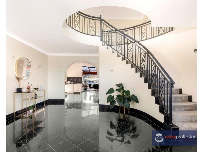 33 Strathalbyn Drive, Oatlands NSW 2117