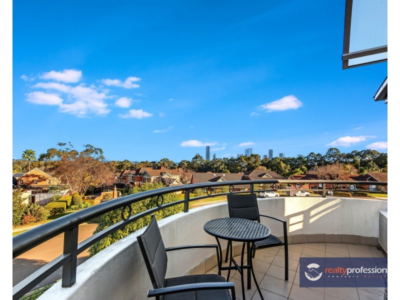 33 Strathalbyn Drive, Oatlands NSW 2117