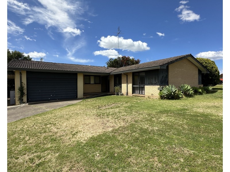 41 Stoke Crescent, South Penrith NSW 2750