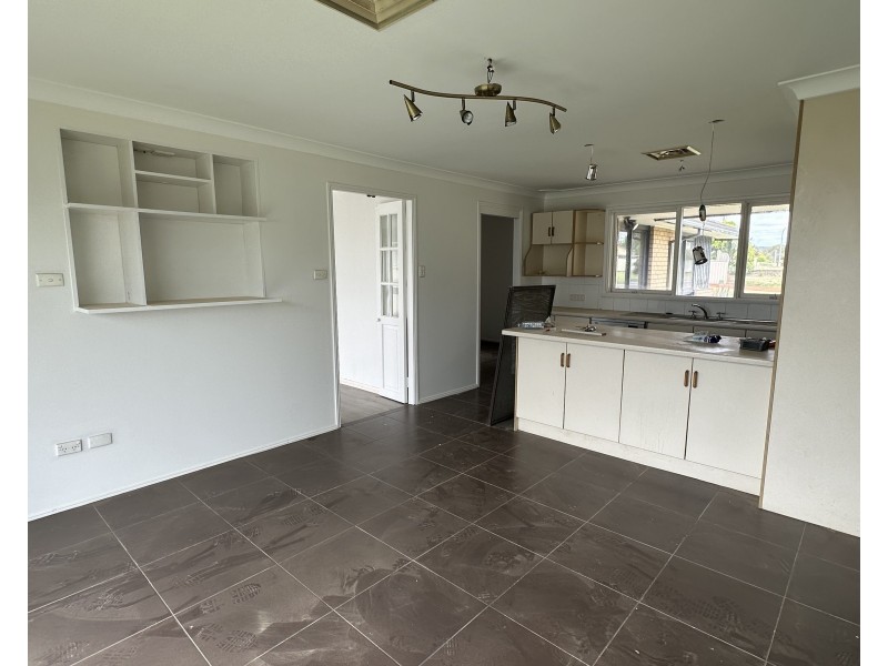41 Stoke Crescent, South Penrith NSW 2750