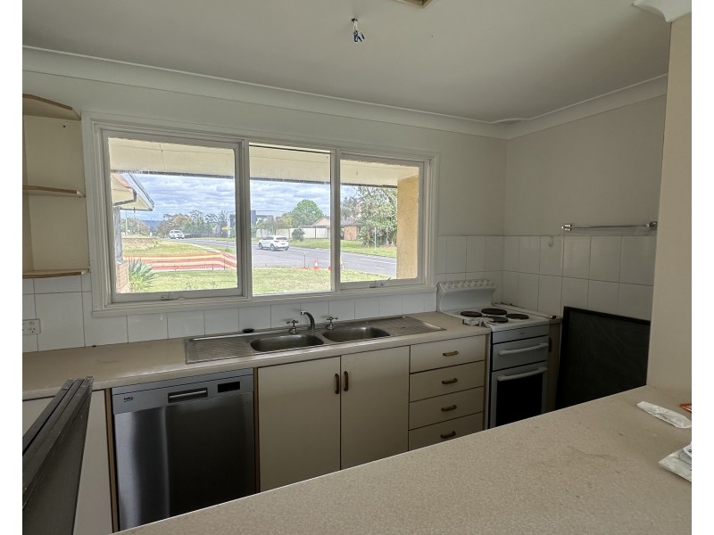 41 Stoke Crescent, South Penrith NSW 2750