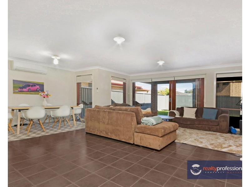25 Brunswick Circuit, Ropes Crossing NSW 2760