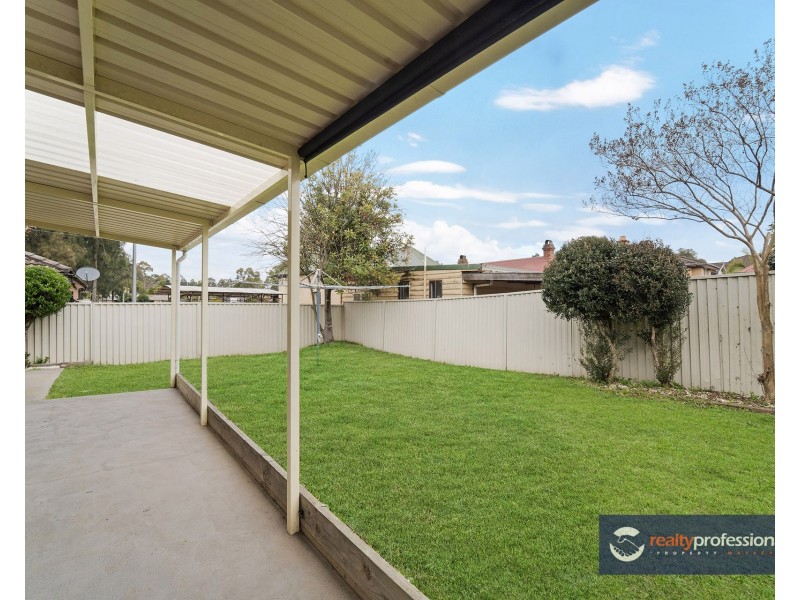 4 STEELE STREET, Mays Hill NSW 2145