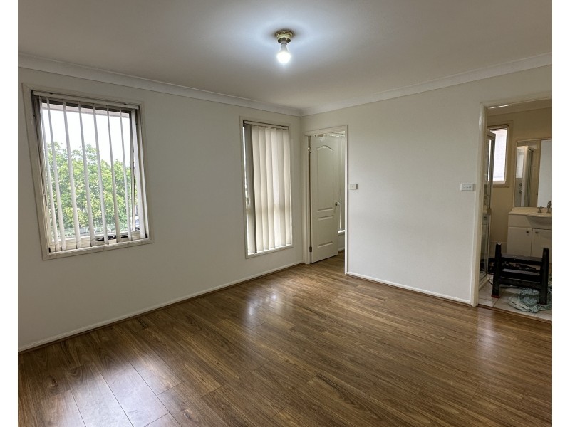 3 CARY WAY, Fairfield East NSW 2165