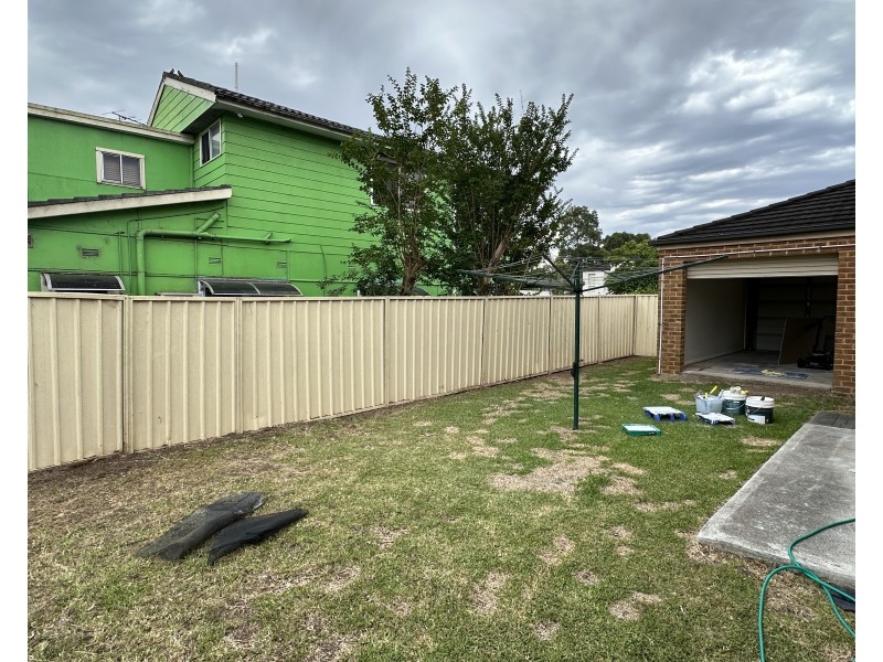 3 CARY WAY, Fairfield East NSW 2165
