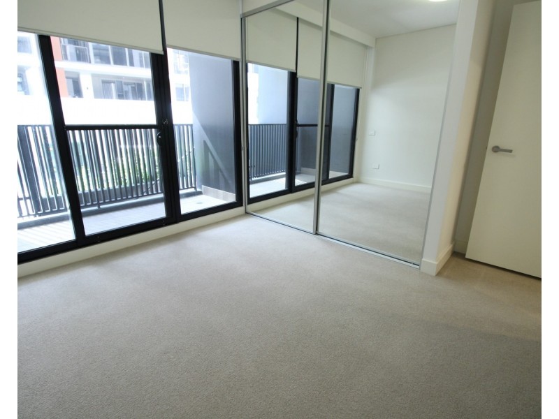 C207/10 Half St, Wentworth Point NSW 2127