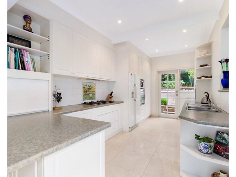 2 RICHMOND AVENUE, St Ives NSW 2075