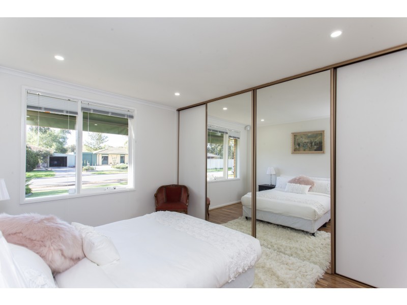 21 Codd Street, Para Hills West SA 5096