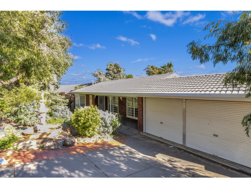 11 Mayflower Crescent, Hallett Cove SA 5158