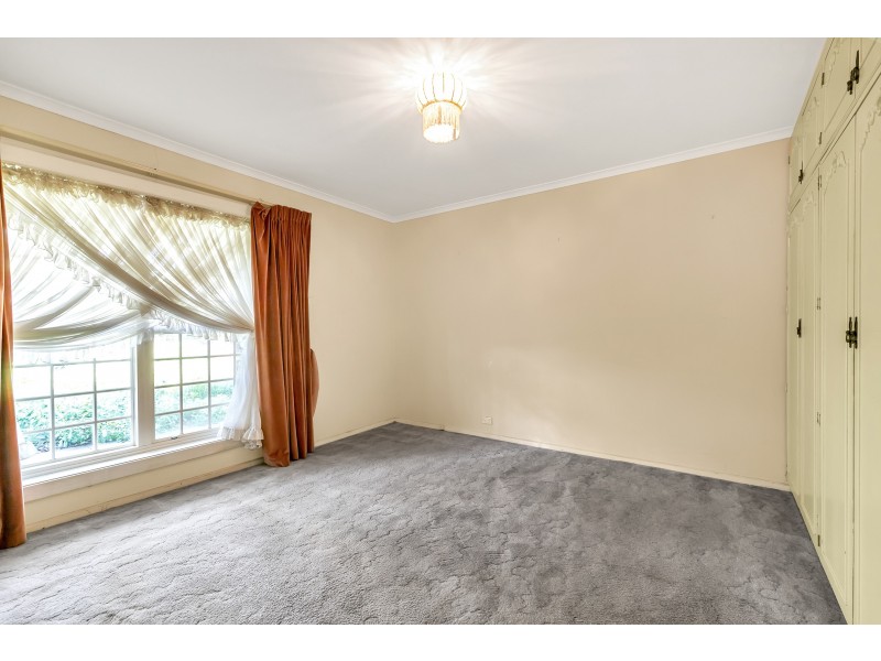 11 Mayflower Crescent, Hallett Cove SA 5158