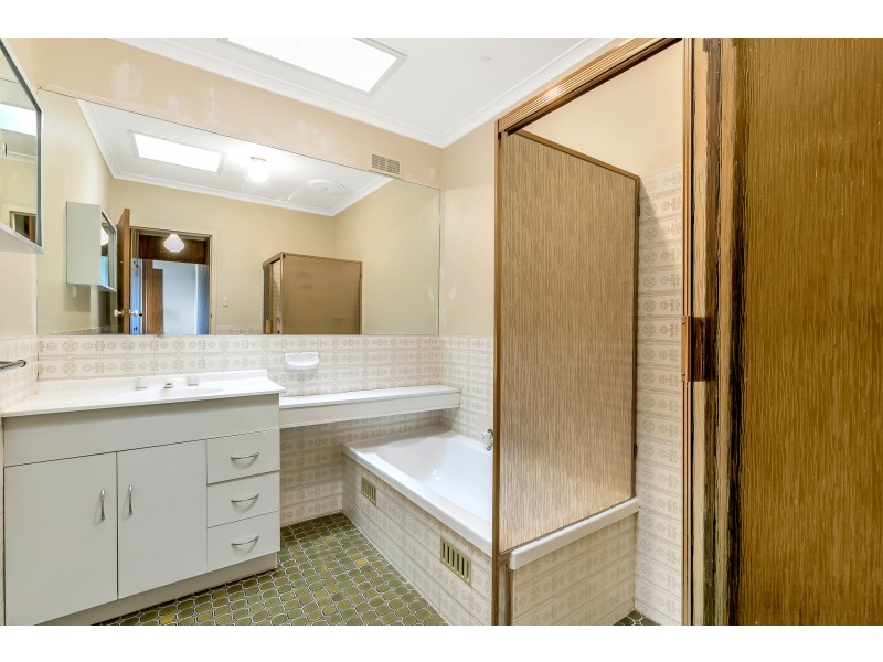 11 Mayflower Crescent, Hallett Cove SA 5158