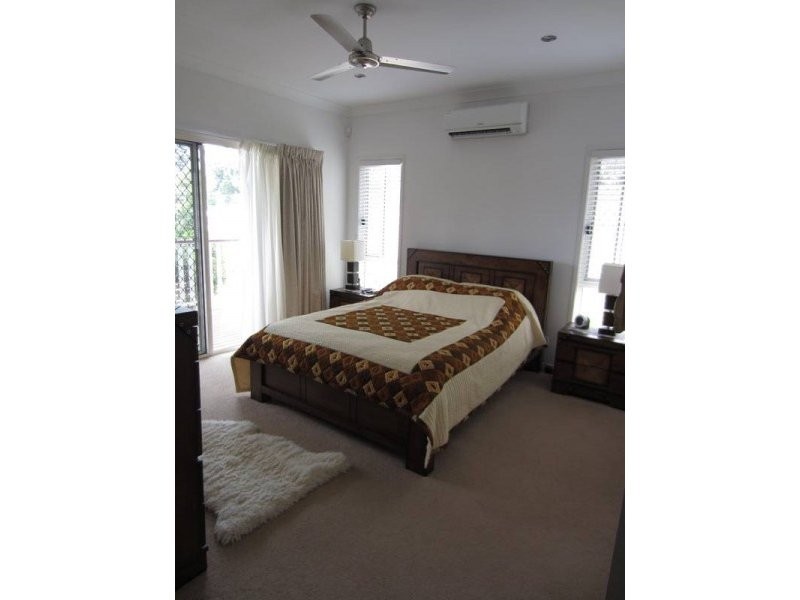 82 Ardoyne Road, Oxley QLD 4075