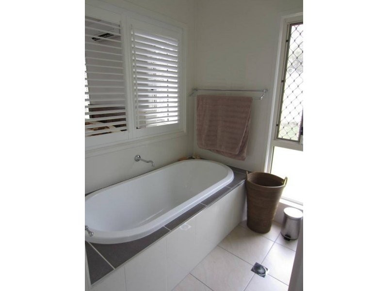 82 Ardoyne Road, Oxley QLD 4075