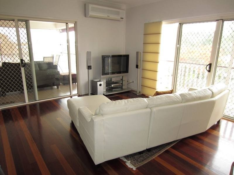 82 Ardoyne Road, Oxley QLD 4075