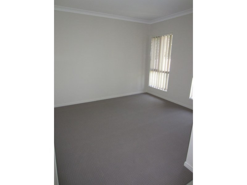 4 Greenview Street, Oxley QLD 4075