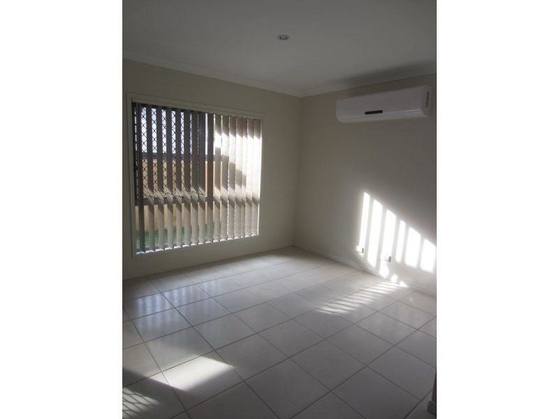 4 Greenview Street, Oxley QLD 4075