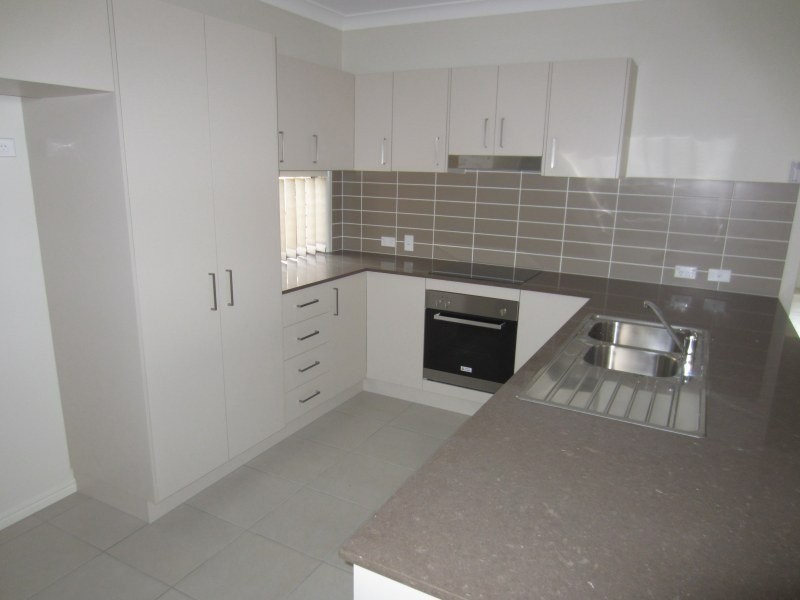 4 Greenview Street, Oxley QLD 4075