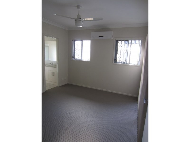 4 Greenview Street, Oxley QLD 4075