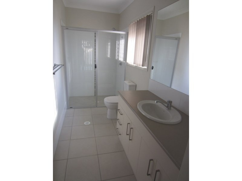 4 Greenview Street, Oxley QLD 4075