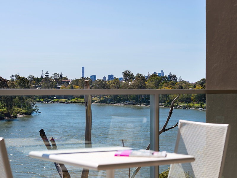 3308/211 King Arthur Terrace, Tennyson QLD 4105