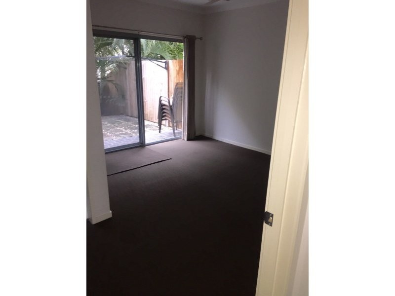 2/16 Railway Terrace, Corinda QLD 4075