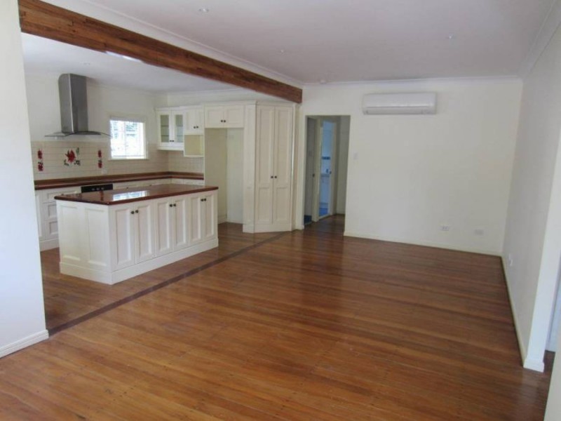 29 Logan Avenue, Oxley QLD 4075