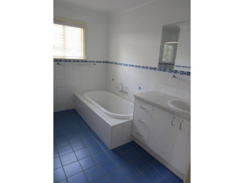 29 Logan Avenue, Oxley QLD 4075