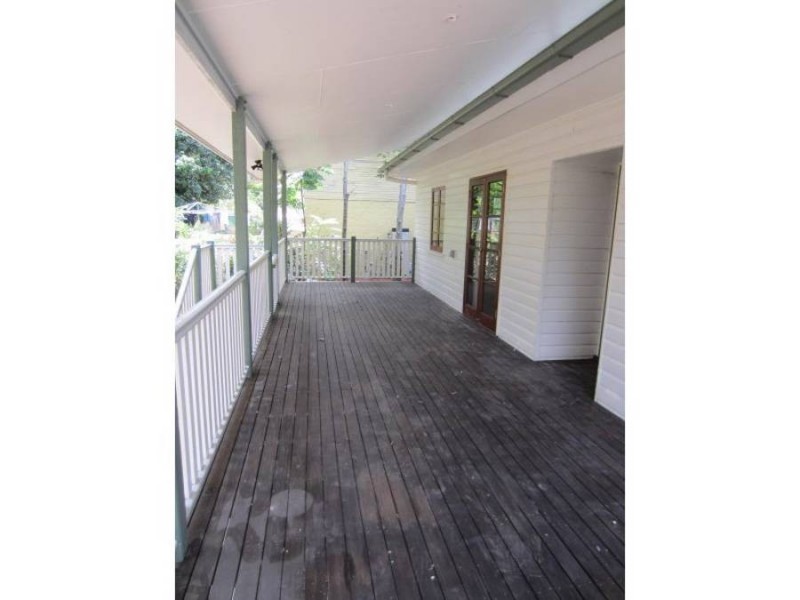 29 Logan Avenue, Oxley QLD 4075