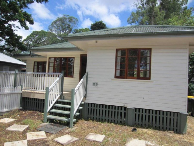 29 Logan Avenue, Oxley QLD 4075
