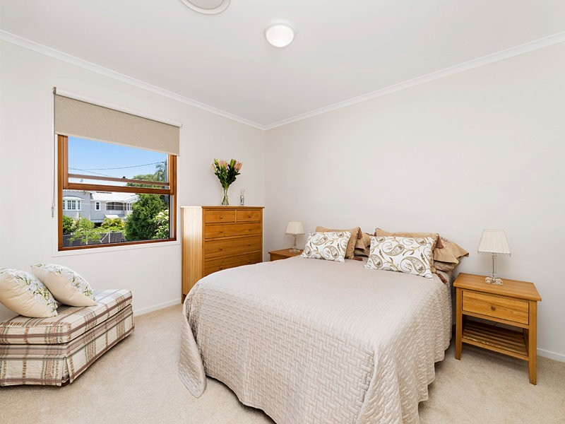 17 Mortlake Road, Graceville QLD 4075