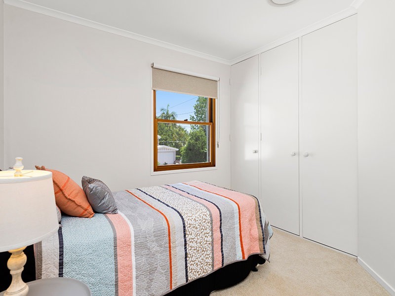17 Mortlake Road, Graceville QLD 4075