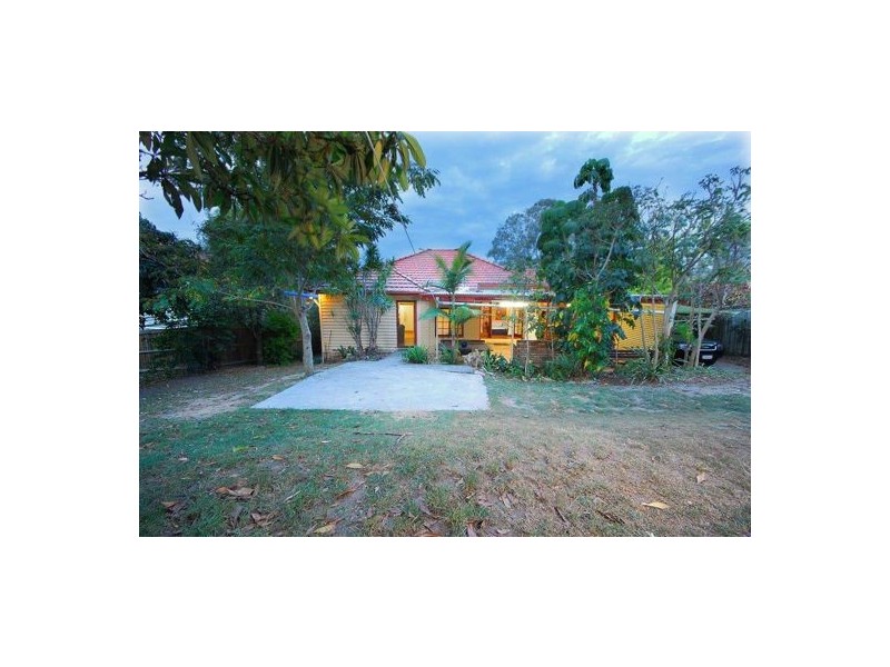 23 Thomson Street, Greenslopes QLD 4120