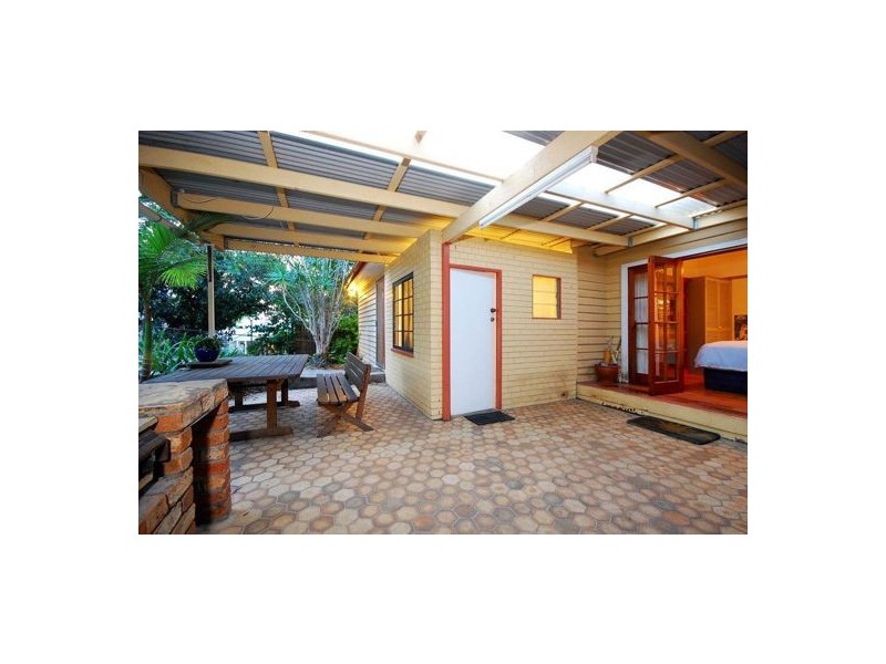 23 Thomson Street, Greenslopes QLD 4120